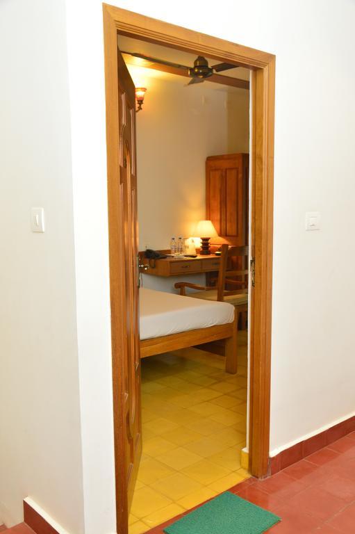 Cours Chabrol Hotell Pondicherry Eksteriør bilde
